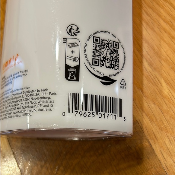 Real Techniques Miracle Complexion Sponge with Travel Case - Orange - Picture 3 of 3